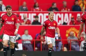 爱游戏-全明星赛赛程吃紧，曼联转会期防线松动，赛场秩序良好，资深球员宣示担当(曼联转会动态)