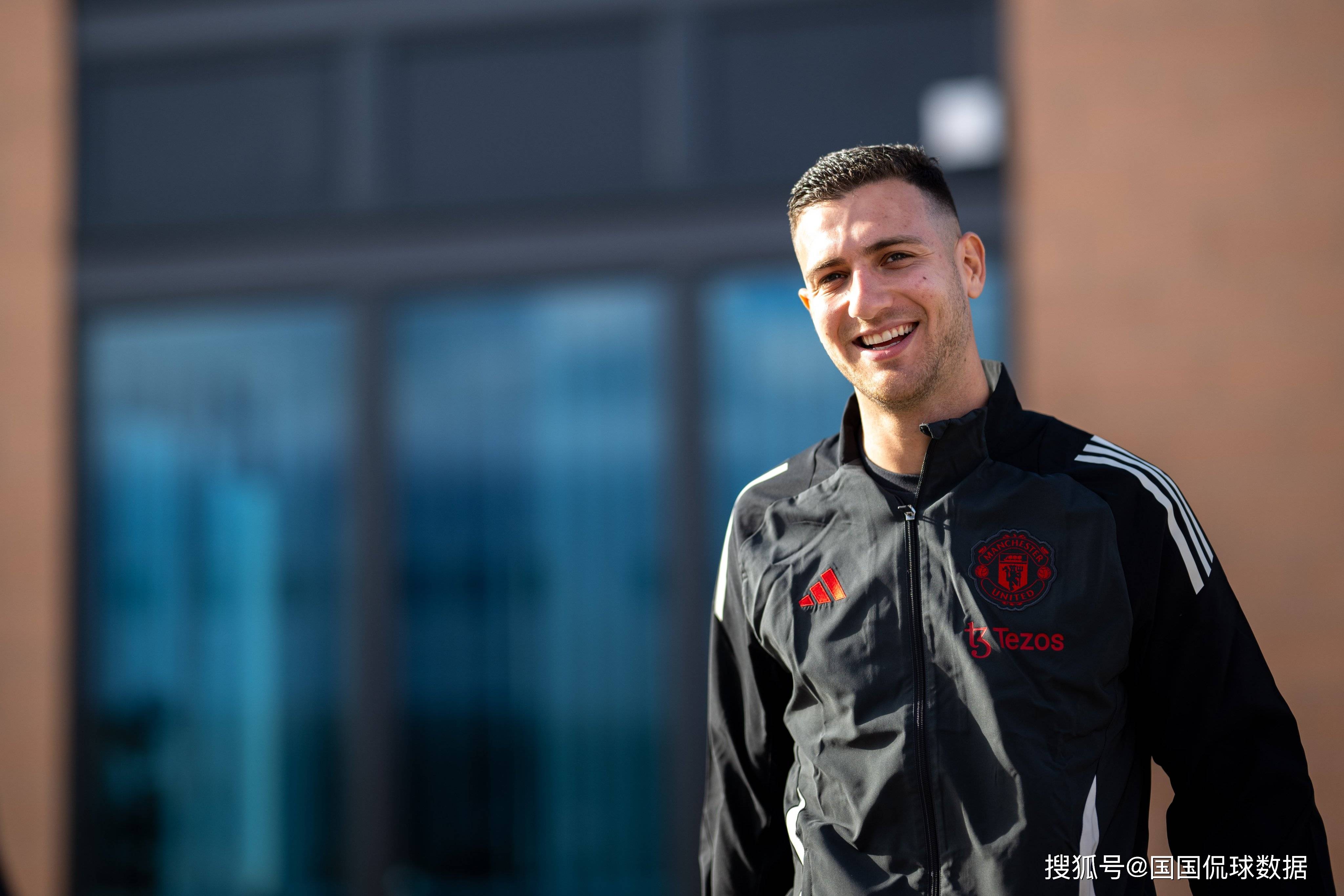 爱游戏-国际比赛日欧篮联焦点战，曼联遗憾出局，气氛紧张，更衣室氛围转暖的简单介绍